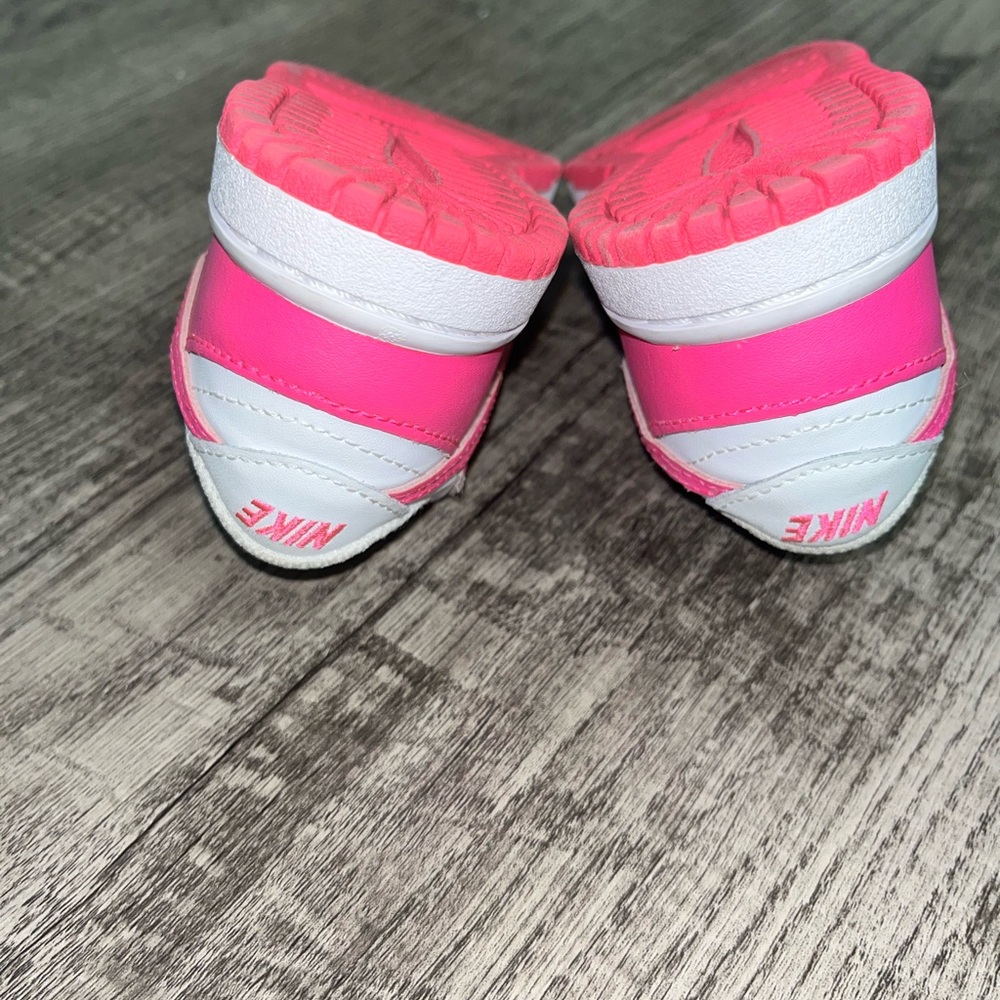 Nike Kids Hot Pink and White Low-Top Sneakers - Picture 5 of 6